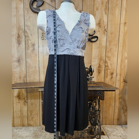 Knee-length Formal Dress - Picture 3 of 11